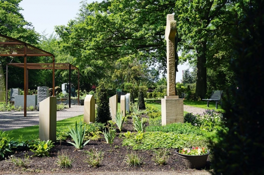 Einer der beiden historischen Steine der »Wiedenbrücker Schule«, der für den Memoriam-Garten2 umgesetzt wurde